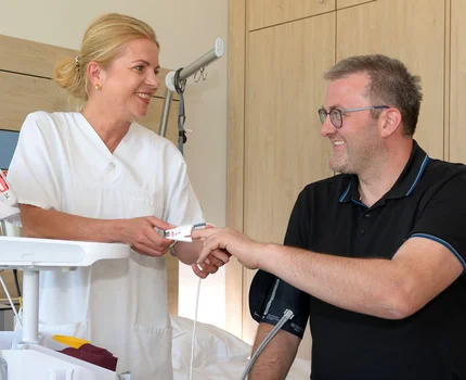 Pflegerin mit Patient