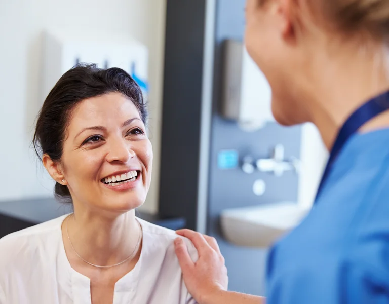 Patientin beim Arzt