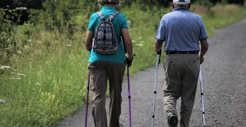 Senioren beim Walking