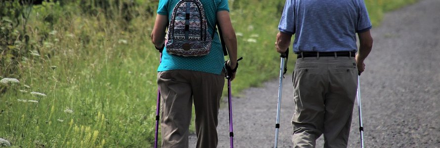 Senioren beim Walking